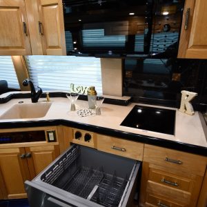 2004prevostroyalexlii_mot072524-07